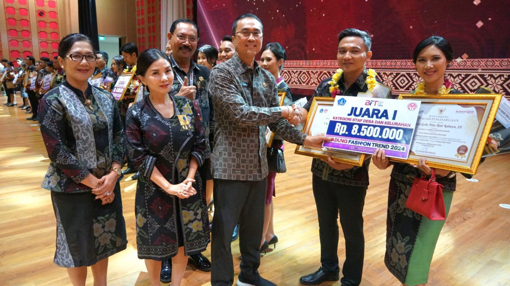 Pj. Sekda Badung Tutup Badung Fashion Trend 2024 dengan Ragam Pesona Endek Jepun Bebadungan